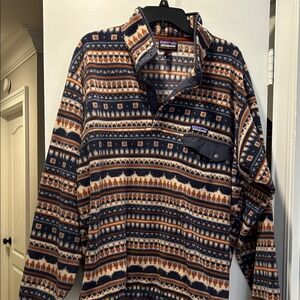 Patagonia L Men's Navy and Orange Patterned Pullover